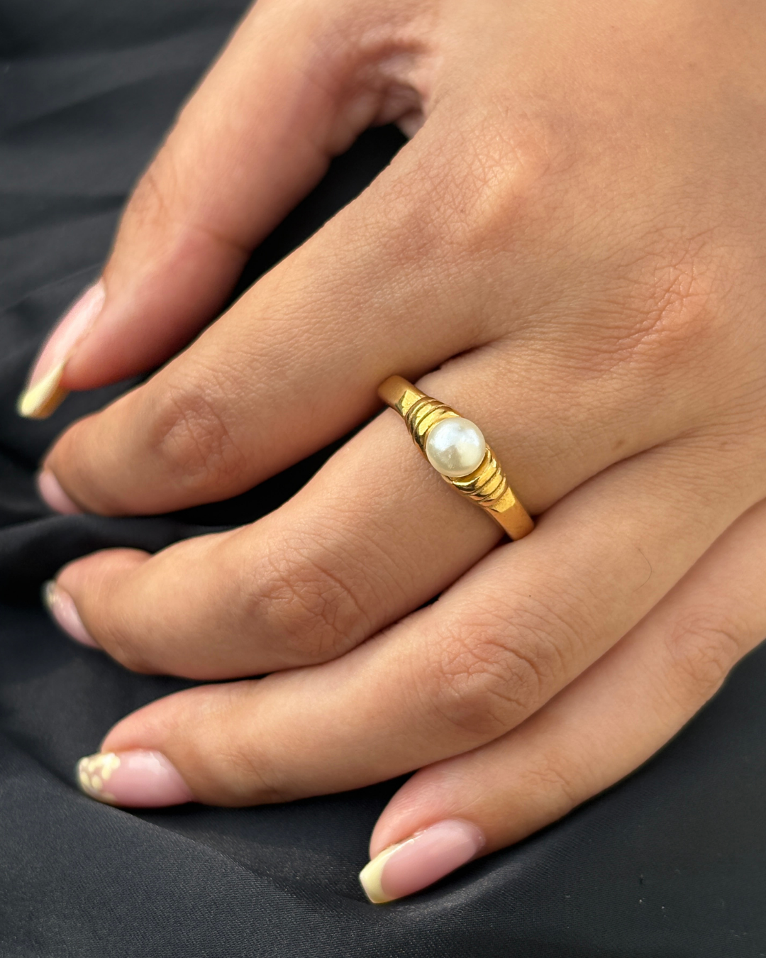 Button Pearl Classic RIng