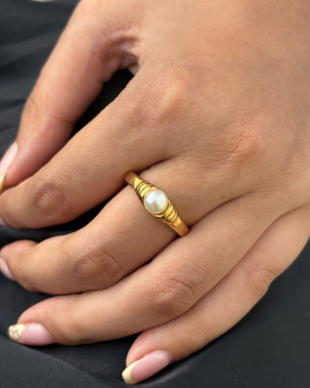 Button Pearl Classic RIng